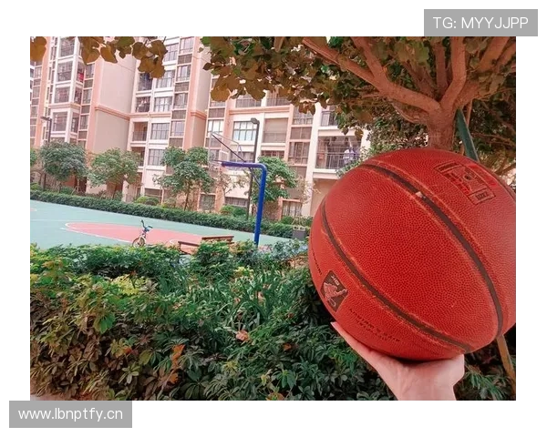 董志豪打完球回家像换了个人，餐桌上的豪华阵仗比赛场都抢眼