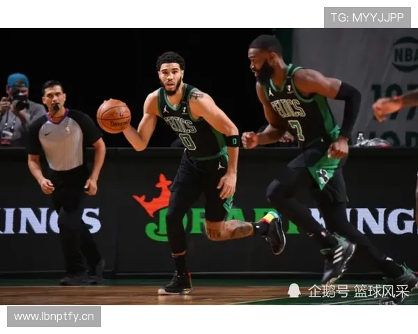杰伦布朗无球跑动胜过塔图姆，拉开空间提升突破效率